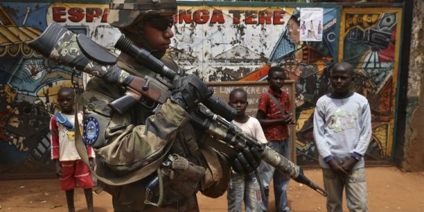 Des tirs d'armes lourdes retentissent à Bangui[reuters.com]