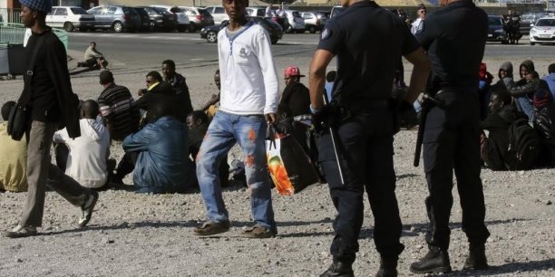 Nouvelles tensions entre migrants à Calais[reuters.com]