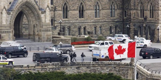 Fusillade au Parlement canadien, un soldat et l'assaillant tués[reuters.com]