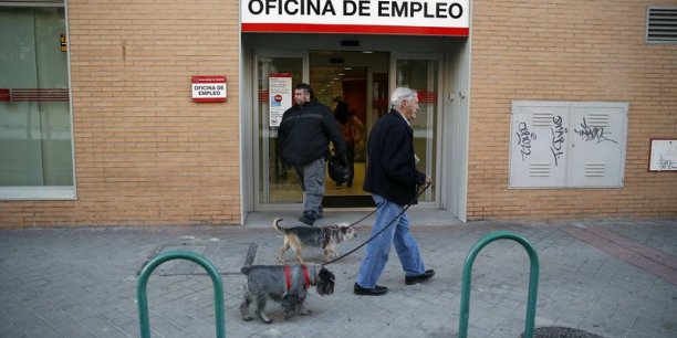 Le taux de chômage en Espagne au plus bas en trois ans, à 23,7%[reuters.com]
