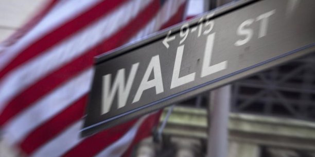 Wall Street débute en légère hausse malgré Ebola et Amazon[reuters.com]