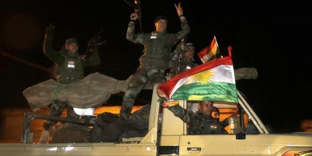 Un convoi de peshmergas irakiens entre dans Kobani[reuters.com]