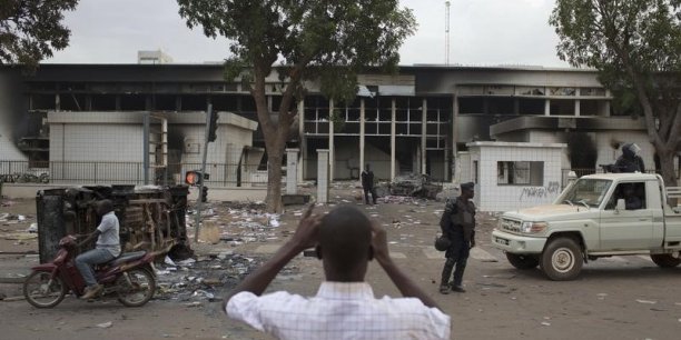 Le lieutenant-colonel Isaac Zida prend le pouvoir au Burkina Faso[reuters.com]