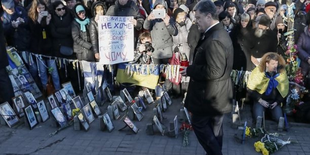 Des proches des morts d'Euromaïdan critiquent Petro Porochenko[reuters.com]