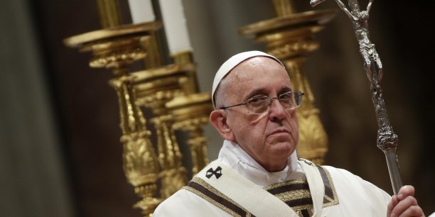Le pape celebre la messe de noel[reuters.com]