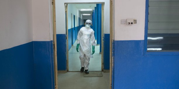 La sierra leone isole une region en raison d'ebola[reuters.com]
