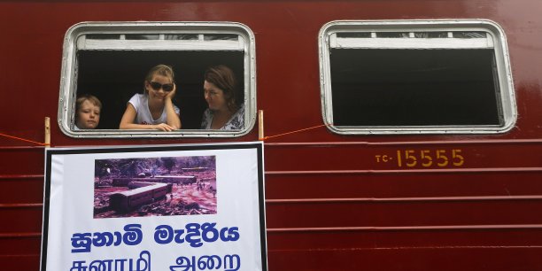 Voyage commemoratif a bord d'un train au sri lanka[reuters.com]