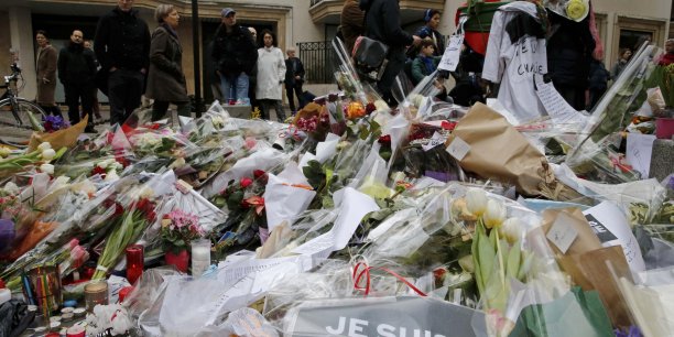 Hollande promet la verite aux proches des victimes des attentats[reuters.com]
