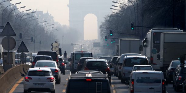 La maire de paris veut bannir cars et camions polluants des juillet[reuters.com]