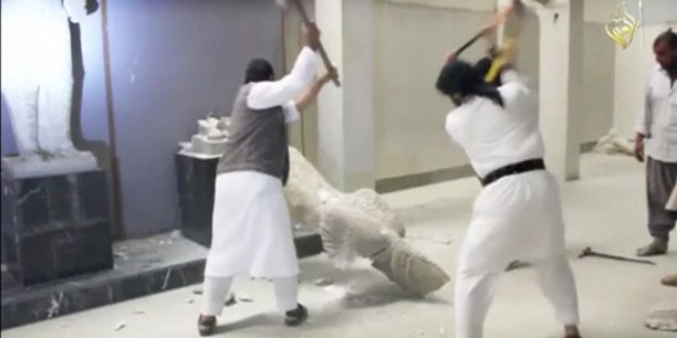 La france denonce la destruction de sculptures par l'ei en irak[reuters.com]