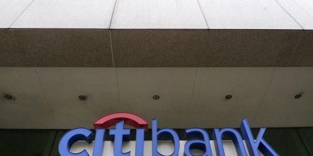 Les banques amercaines franchissent la premiere etape des stress tests[reuters.com]