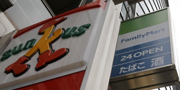 Les distributeurs japonais familymart et uny envisagent une fusion[reuters.com]
