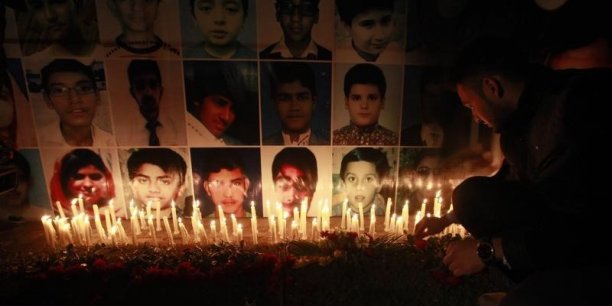 Des ecoles pakistanaises renommees en souvenir des victimes du massacre de peshawar[reuters.com]