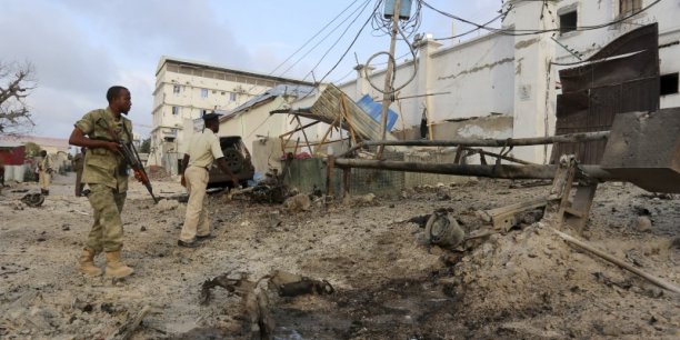 Au moins quinze morts lors de l’attaque des chabaab contre un hotel a mogadiscio[reuters.com]