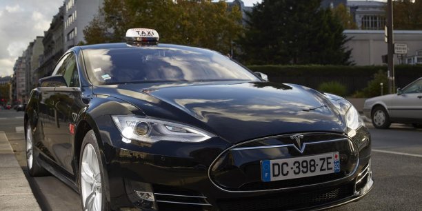 Un véhicule Tesla, 100% électrique, affilié Taxis Bleus. Copyright Taxis Bleus