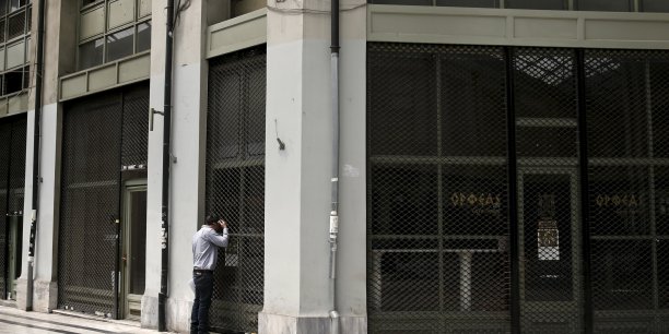 La grece racle les fonds de tiroir pour payer les salaires[reuters.com]