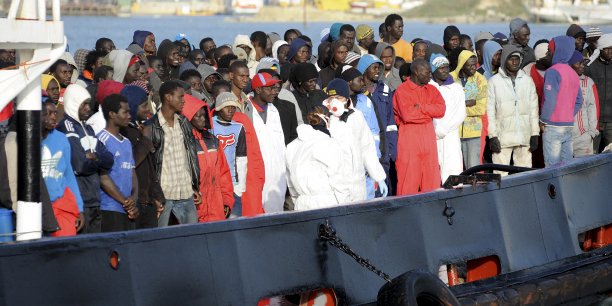 Francois hollande souhaite que l’europe renforce l’aide aux migrants en mediterranee [reuters.com]