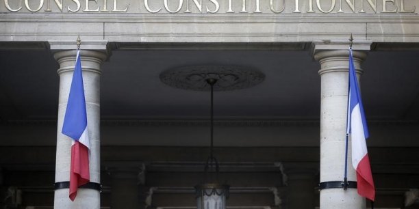 Francois hollande va saisir le conseil constitutionnel sur la loi renseignement[reuters.com]