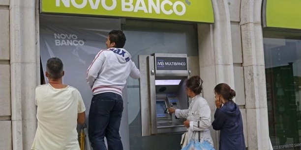 Cinq candidats toujours en lice pour la reprise de la banque portugaise novo banco[reuters.com]