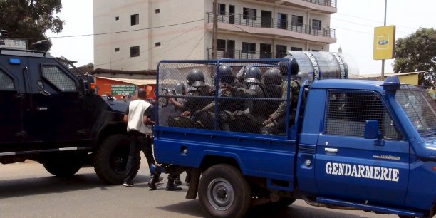 Heurts entre manifestants et forces de l'ordre a conakry[reuters.com]