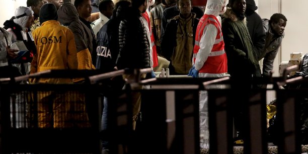 Deux survivants du naufrage de dimanche places en detention en sicile[reuters.com]