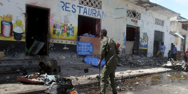 Attentat a la voiture piegee a mogadiscio[reuters.com]