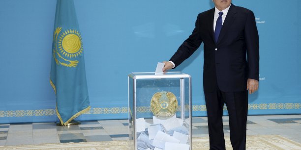 Nazarbaiev reelu au kazakhstan avec 97,7% des voix[reuters.com]
