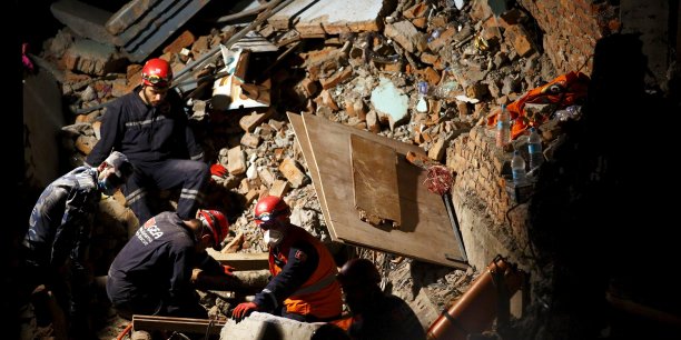 Plus de 3.700 morts dans le seisme au nepal[reuters.com]