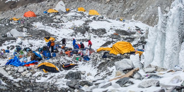 Tous les alpinistes bloques dans l'everest ont ete evacues[reuters.com]