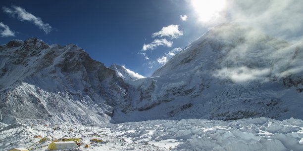 Avalanche au nepal, 250 disparus[reuters.com]