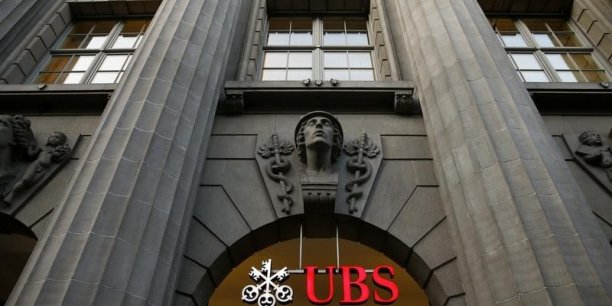 Ubs affiche un benefice nettement superieur aux attentes[reuters.com]