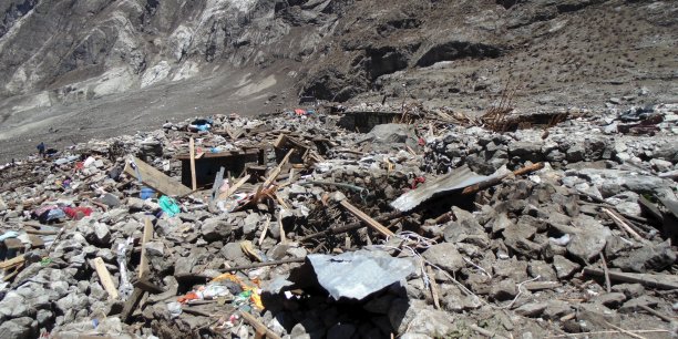 Le bilan des victimes francaises du seisme au nepal s'alourdit a 4 morts[reuters.com]