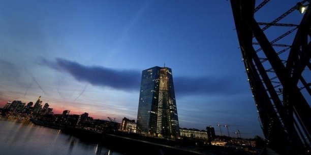 La bce laisse inchange le plafond d'aide d'urgence aux banques grecques[reuters.com]