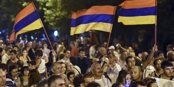 Moscou met en garde contre une revolution de couleur en armenie[reuters.com]