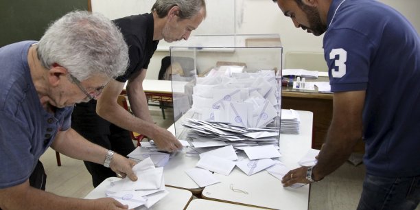 Le non nettement en tete du referendum en grece[reuters.com]