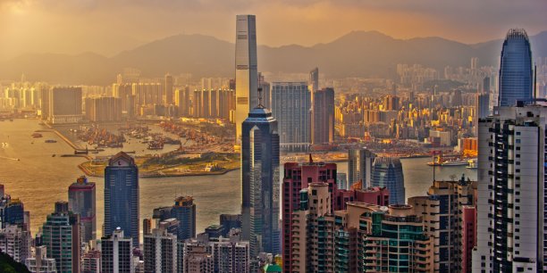 A Hong Kong, la marque Burberry enregistre une baisse des ventes de plus de 10%.