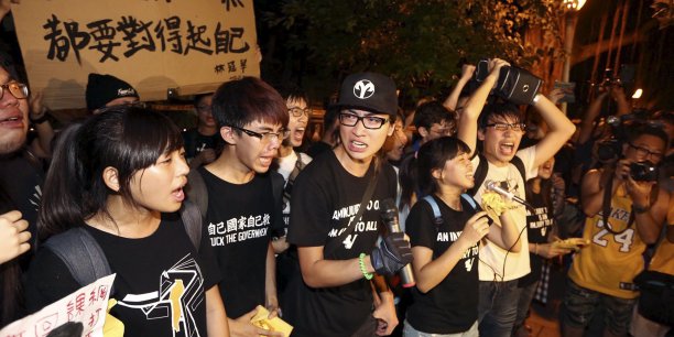 Des etudiants a taiwan occupent le ministere de l'education[reuters.com]