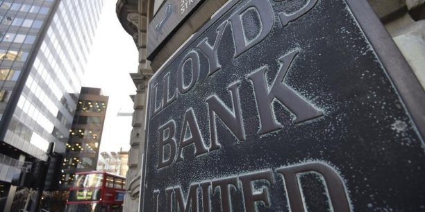 Lloyds passe 1,4 milliard de livres de provisions en plus[reuters.com]