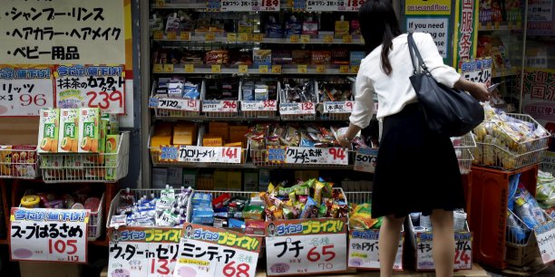 Recul inattendu au japon des depenses des menages[reuters.com]