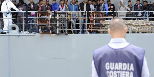 Les garde-cotes italiens recueillent 1.800 migrants [reuters.com]