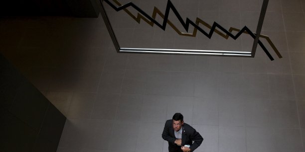 La bourse d'athenes perd 4%, les banques plongent[reuters.com]