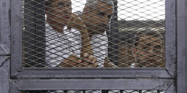 Trois journalistes d'al djazira condamnes a 3 ans de prison au caire[reuters.com]