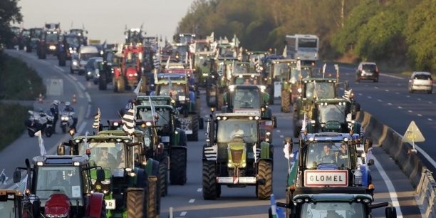 Plus de 1.000 tracteurs en route vers paris [reuters.com]