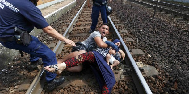 Hollande et merkel evoquent des initiatives pour les migrants[reuters.com]