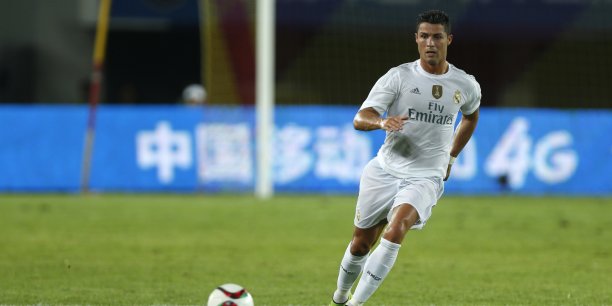 L'international portugais Cristiano Ronaldo occupe la tête du classement avec une valorisation du tweet estimée à 230 000 € !