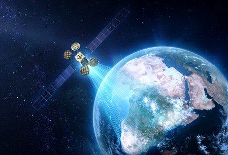 Eutelsat et Facebook déploieront des services Internet permettant de répondre à la demande croissante en connectivité de nombreux usagers en Afrique situés à l'écart des réseaux terrestres fixes et mobiles