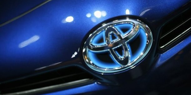 Toyota veut commercialiser des voitures semi-autonomes vers 2020[reuters.com]