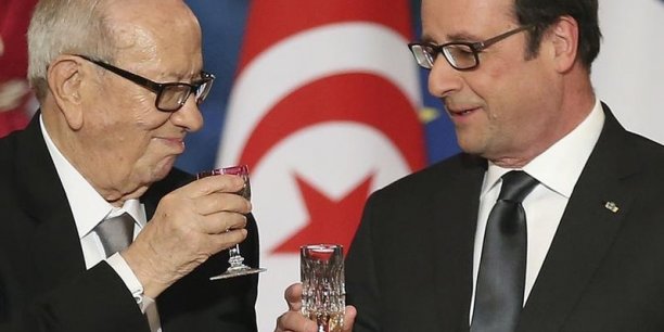 Hollande dit que l'europe doit soutenir la tunisie, apres son nobel[reuters.com]