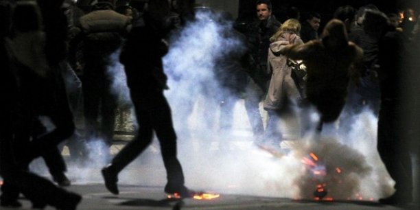 Heurts pres du siege de la police au kosovo[reuters.com]
