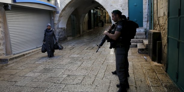Un palestinien arme d’un couteau abattu par la police israelienne a jerusalem[reuters.com]